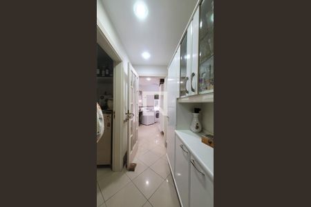 Casa de condomínio à venda com 400m², 4 quartos e 6 vagas Casa de condomínio à venda com 400m², 4 quartos e 6 vagasCozinha