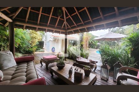 Casa de condomínio à venda com 400m², 4 quartos e 6 vagas Casa de condomínio à venda com 400m², 4 quartos e 6 vagasÁrea externa