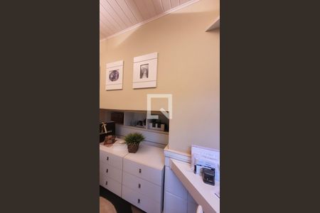 Casa de condomínio à venda com 400m², 4 quartos e 6 vagas Casa de condomínio à venda com 400m², 4 quartos e 6 vagasEscritório