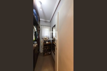 Casa de condomínio à venda com 400m², 4 quartos e 6 vagas Casa de condomínio à venda com 400m², 4 quartos e 6 vagasCloset da Suite 2