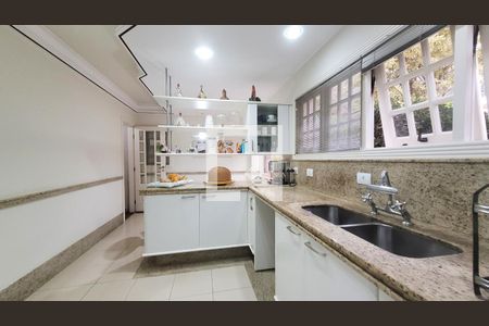 Casa de condomínio à venda com 400m², 4 quartos e 6 vagas Casa de condomínio à venda com 400m², 4 quartos e 6 vagasCozinha