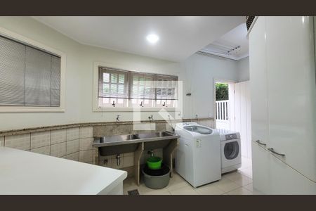Casa de condomínio à venda com 400m², 4 quartos e 6 vagas Casa de condomínio à venda com 400m², 4 quartos e 6 vagasLavanderia