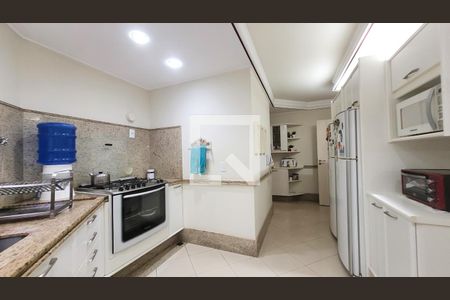 Casa de condomínio à venda com 400m², 4 quartos e 6 vagas Casa de condomínio à venda com 400m², 4 quartos e 6 vagasCozinha