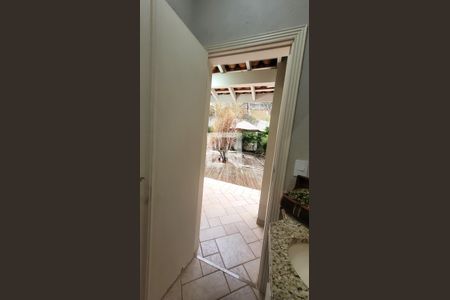 Casa de condomínio à venda com 400m², 4 quartos e 6 vagas Casa de condomínio à venda com 400m², 4 quartos e 6 vagasBanheiro de serviço