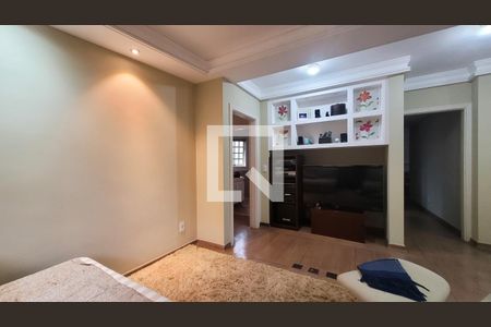 Casa de condomínio à venda com 400m², 4 quartos e 6 vagas Casa de condomínio à venda com 400m², 4 quartos e 6 vagasSala de TV 2