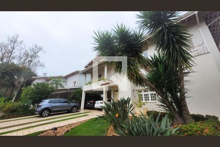 Casa de condomínio à venda com 400m², 4 quartos e 6 vagas Casa de condomínio à venda com 400m², 4 quartos e 6 vagasFachada