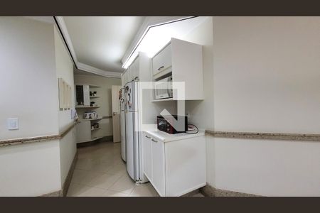 Casa de condomínio à venda com 400m², 4 quartos e 6 vagas Casa de condomínio à venda com 400m², 4 quartos e 6 vagasCozinha