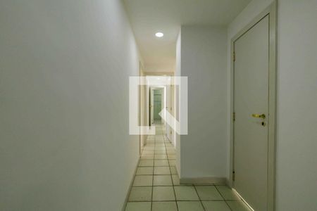 Corredor de apartamento para alugar com 3 quartos, 360m² em Barra da Tijuca, Rio de Janeiro