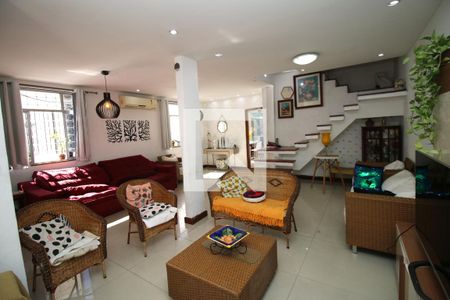 Sala de casa à venda com 3 quartos, 224m² em Penha, Rio de Janeiro