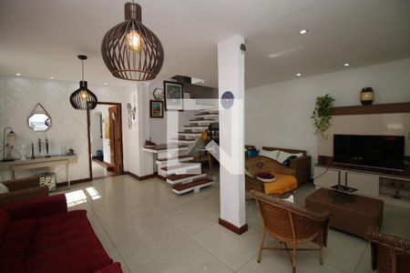 Sala de casa à venda com 3 quartos, 224m² em Penha, Rio de Janeiro