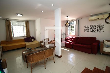 Sala de casa à venda com 3 quartos, 224m² em Penha, Rio de Janeiro