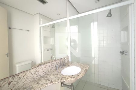 Banheiro de apartamento à venda com 1 quarto, 70m² em Cambuí, Campinas