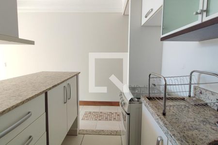 Cozinha de apartamento à venda com 1 quarto, 70m² em Cambuí, Campinas