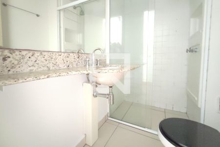 Banheiro de apartamento à venda com 1 quarto, 70m² em Cambuí, Campinas