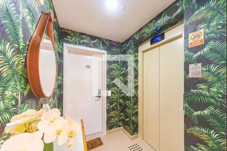 Apartamento à venda com 104m², 3 quartos e 2 vagas Apartamento à venda com 104m², 3 quartos e 2 vagasHall do Elevador