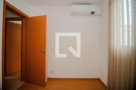 Quarto 2 de apartamento para alugar com 2 quartos, 60m² em Humaitá, Porto Alegre