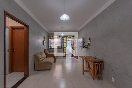 Sala de casa à venda com 2 quartos, 87m² em Santa Monica, Belo Horizonte