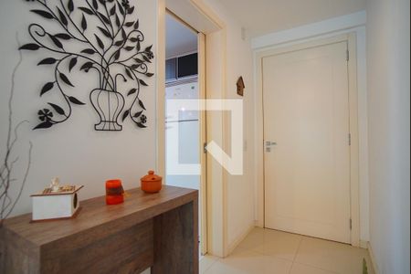 Hall de entrada de apartamento à venda com 2 quartos, 82m² em Petrópolis, Porto Alegre