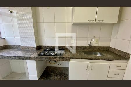 Cozinha de apartamento à venda com 3 quartos, 80m² em Coração Eucarístico, Belo Horizonte