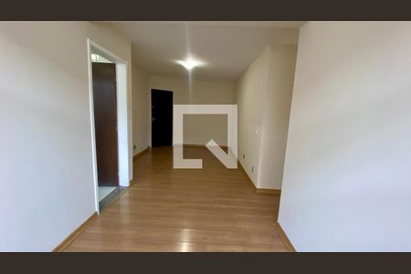 Sala de apartamento à venda com 3 quartos, 80m² em Coração Eucarístico, Belo Horizonte