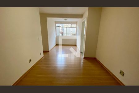 Sala de apartamento à venda com 3 quartos, 80m² em Coração Eucarístico, Belo Horizonte