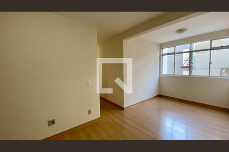 Sala de apartamento à venda com 3 quartos, 80m² em Coração Eucarístico, Belo Horizonte