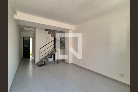 Sala de casa de condomínio para alugar com 2 quartos, 59m² em Vargem Grande, Rio de Janeiro