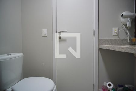 Banheiro Corredor de kitnet/studio para alugar com 1 quarto, 24m² em Centro Histórico, Porto Alegre