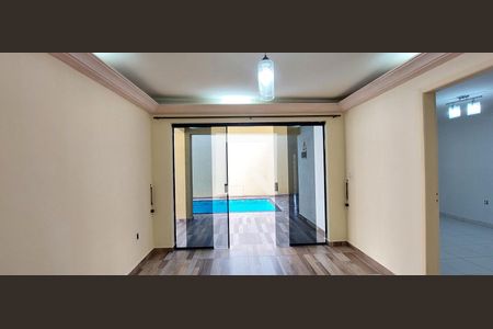 Sala de casa à venda com 3 quartos, 238m² em Baeta Neves, Santo André