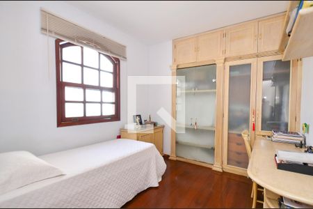 Quarto1 de casa à venda com 3 quartos, 176m² em Colégio Batista, Belo Horizonte