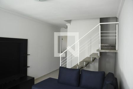 Sala de casa de condomínio para alugar com 2 quartos, 68m² em Vila Monte Serrat, Cotia