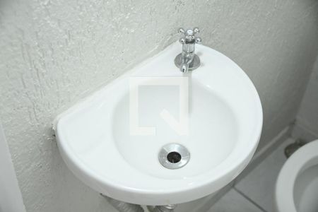 Lavabo de casa de condomínio para alugar com 2 quartos, 68m² em Vila Monte Serrat, Cotia