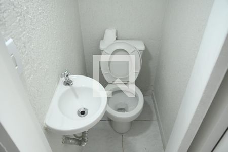 Lavabo de casa de condomínio para alugar com 2 quartos, 68m² em Vila Monte Serrat, Cotia