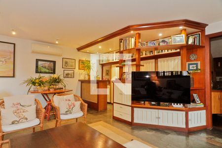 Sala de casa à venda com 3 quartos, 583m² em São Domingos, São Paulo