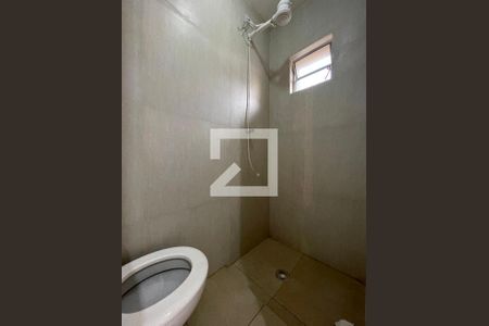 Banheiro de kitnet/studio para alugar com 1 quarto, 22m² em Jaguaré, São Paulo