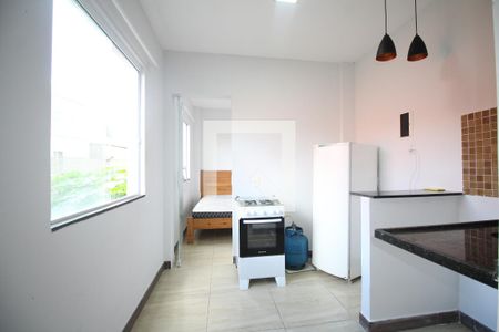 Cozinha de kitnet/studio para alugar com 1 quarto, 25m² em Barbalho, Salvador