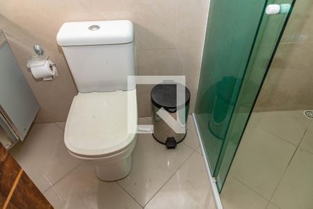 Casa à venda com 200m², 4 quartos e 2 vagas Casa à venda com 200m², 4 quartos e 2 vagasBanheiro social
