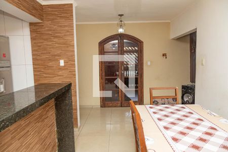 Casa à venda com 200m², 4 quartos e 2 vagas Casa à venda com 200m², 4 quartos e 2 vagasCozinha