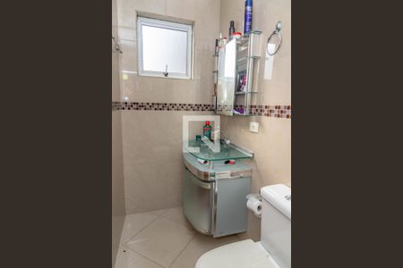 Casa à venda com 200m², 4 quartos e 2 vagas Casa à venda com 200m², 4 quartos e 2 vagasBanheiro social