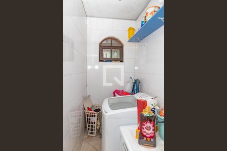 Casa à venda com 200m², 4 quartos e 2 vagas Casa à venda com 200m², 4 quartos e 2 vagasÁrea de serviço