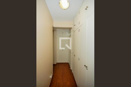 Corredor de apartamento à venda com 3 quartos, 117m² em Real Parque, São Paulo