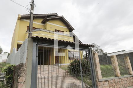 Fachada de casa à venda com 3 quartos, 250m² em Nonoai, Porto Alegre