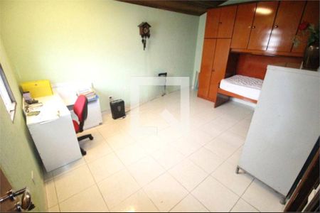 Casa à venda com 4 quartos, 250m² em Km 18, Osasco