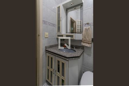 Casa à venda com 236m², 3 quartos e 2 vagas Casa à venda com 236m², 3 quartos e 2 vagasBanheiro