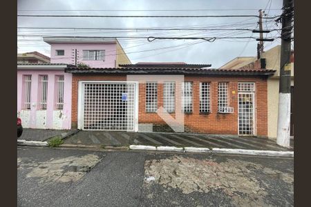 Casa à venda com 236m², 3 quartos e 2 vagas Casa à venda com 236m², 3 quartos e 2 vagasFachada+Placa