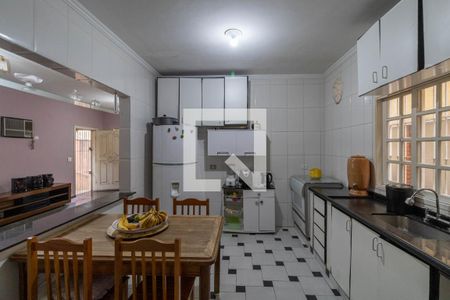 Casa à venda com 236m², 3 quartos e 2 vagas Casa à venda com 236m², 3 quartos e 2 vagasCozinha