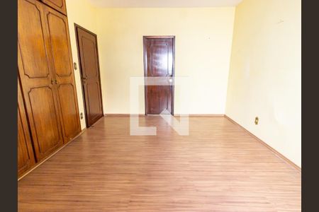 Suíte de casa à venda com 3 quartos, 350m² em Vila Bertioga, São Paulo