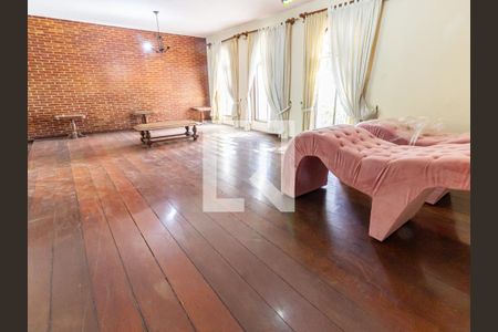 Sala de casa à venda com 3 quartos, 350m² em Vila Bertioga, São Paulo