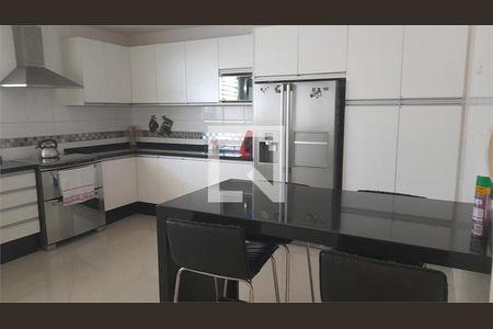 Casa à venda com 3 quartos, 300m² em Jardim Guapira, São Paulo