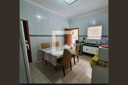 Casa à venda com 3 quartos, 197m² em Taboão, Diadema